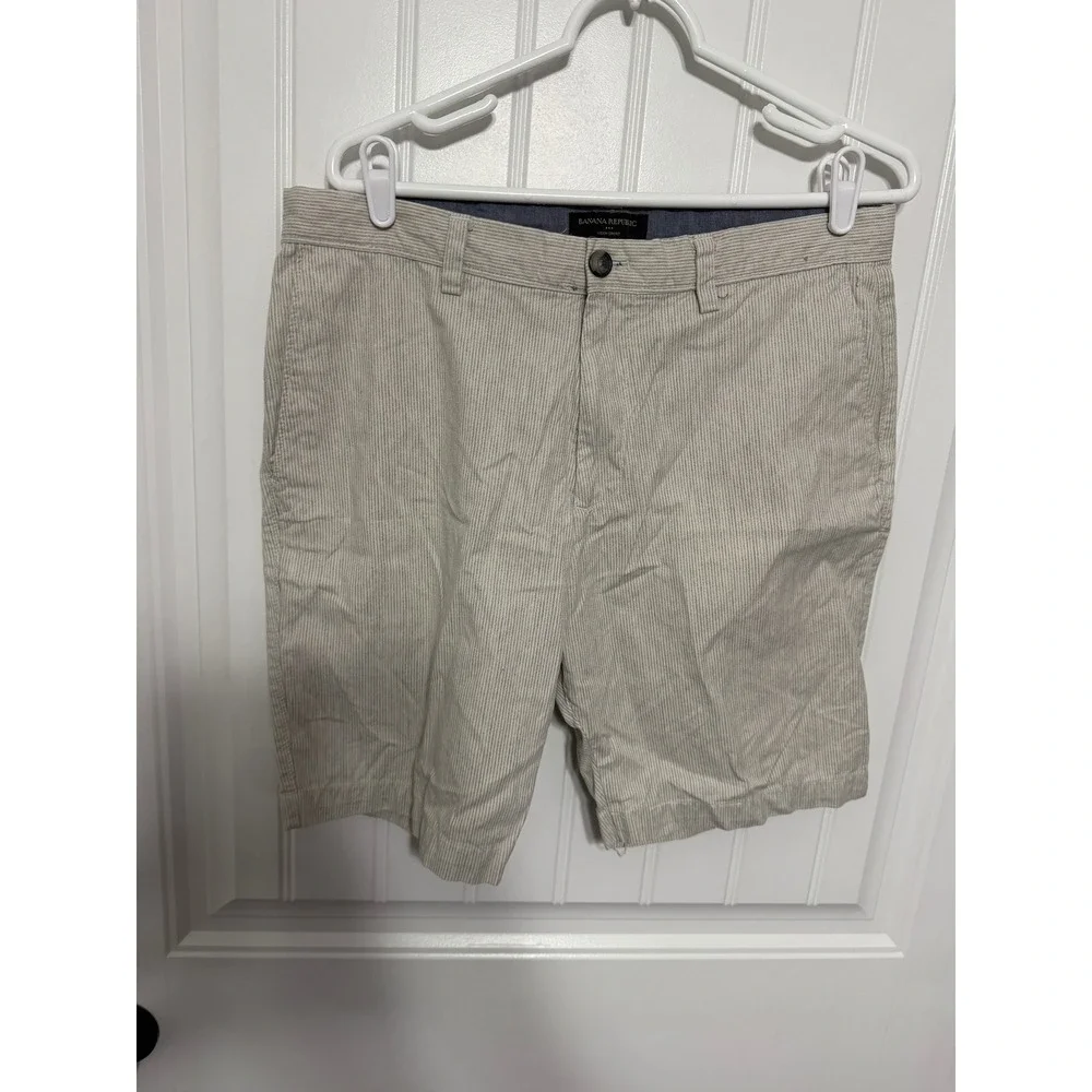 Banana Republic Shorts Mens 34 Aiden Short Striped Cotton Gray White EUC